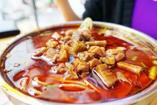 早餐江湖：一碗面里的岁月，一口汤中的彭州
