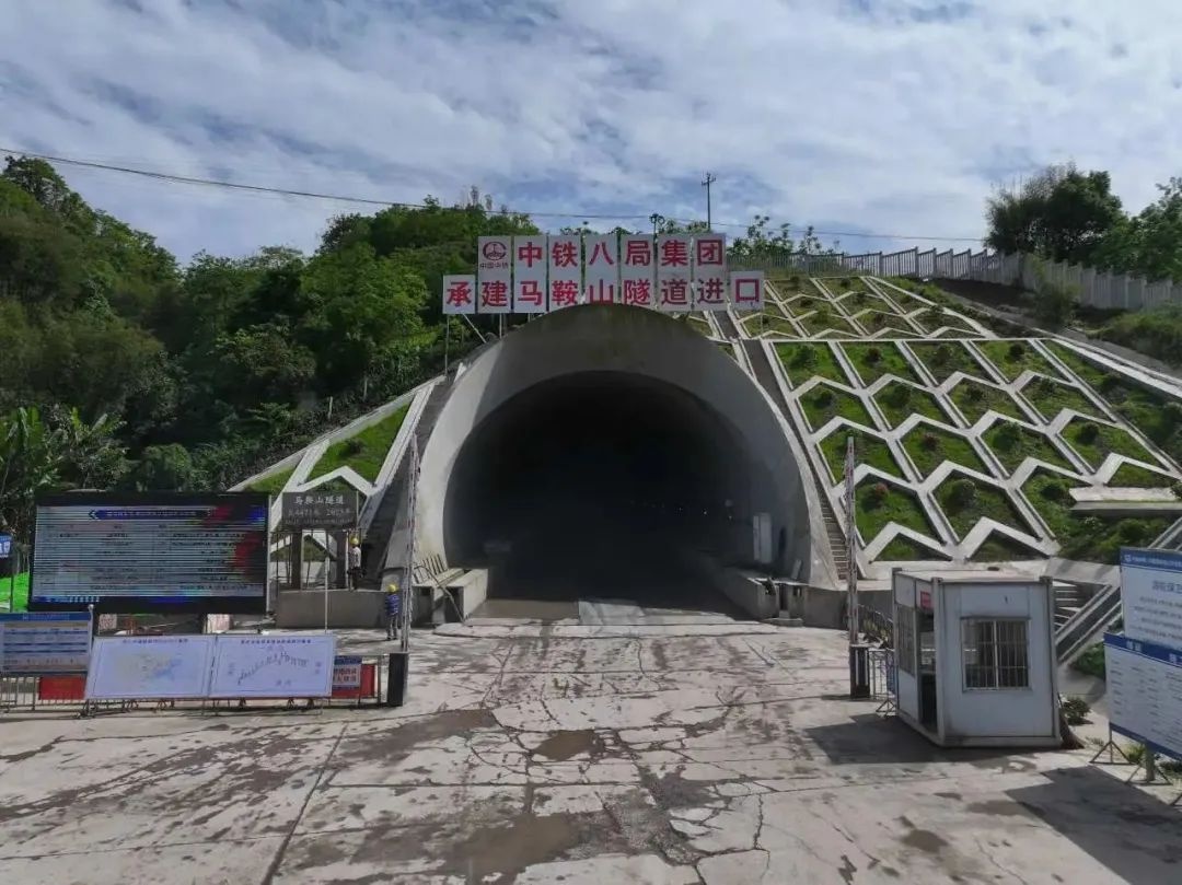 “五一”假期，两条在建高铁迎新进展