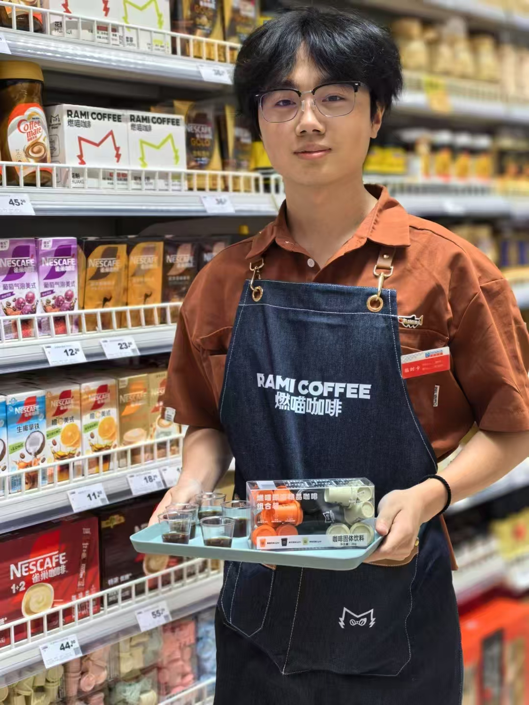 从濮阳工厂直供郑州货架，“燃喵咖啡”强势入驻丹尼斯