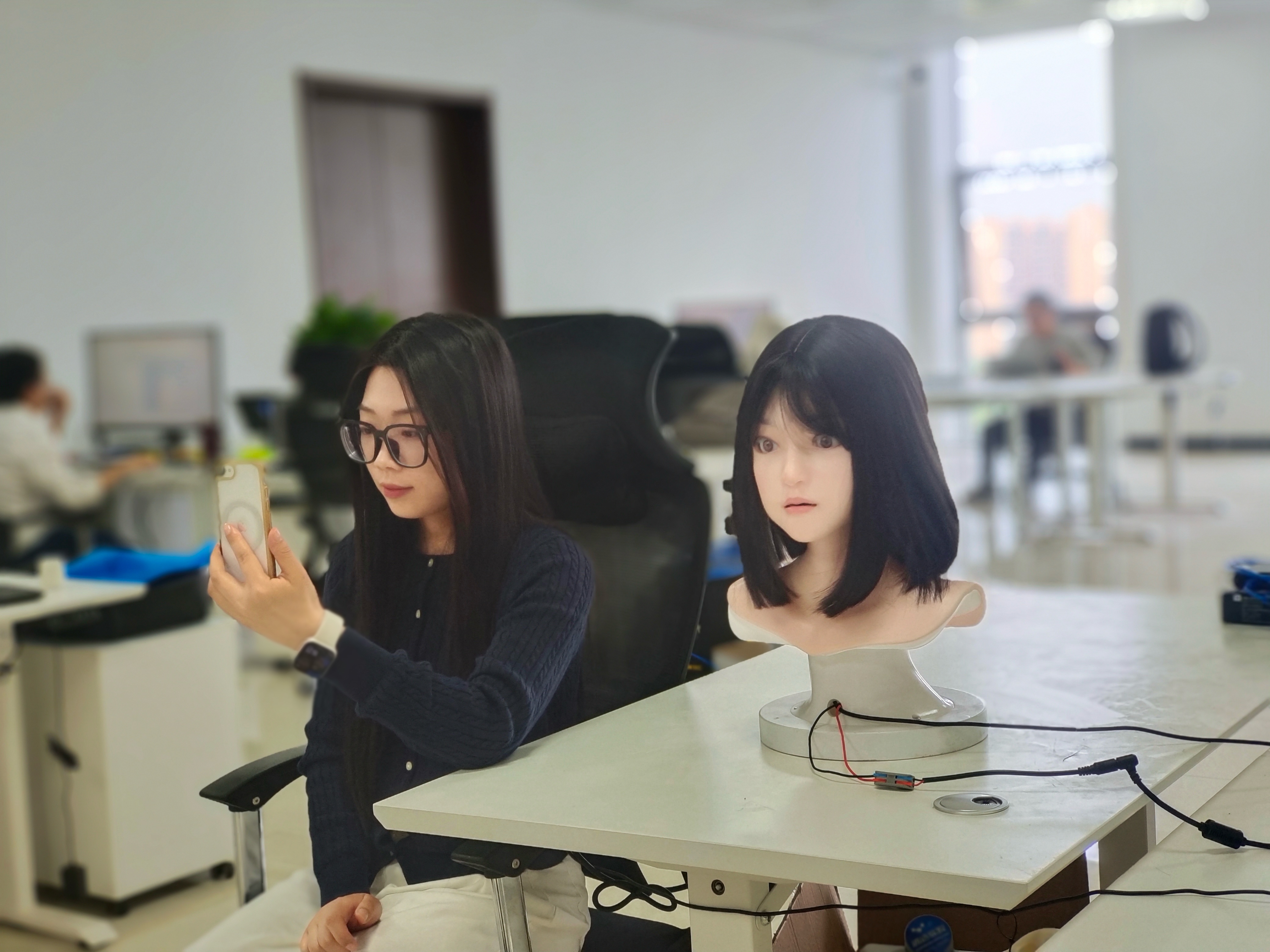 人形机器人跑进马拉松，距离跑进千家万户还有多远？