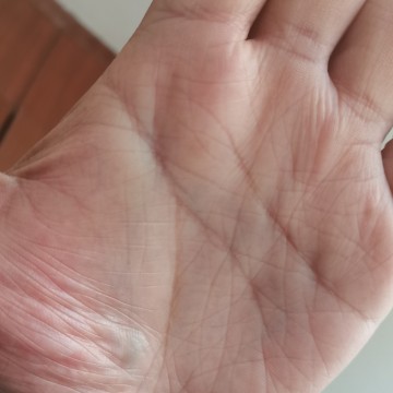只能叫小王了