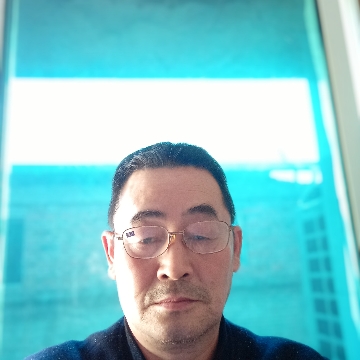 与白共舞的大妈大叔