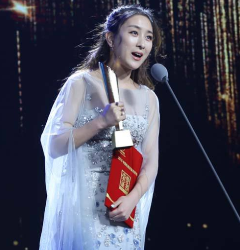 21岁出道曾2夺视后，因神助攻李小璐，39岁马苏成圈中“绝缘体”