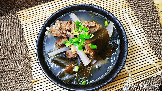 老鸭汤家常做法，茯苓老鸭汤的家常做法（炖出美味好喝的老鸭汤）