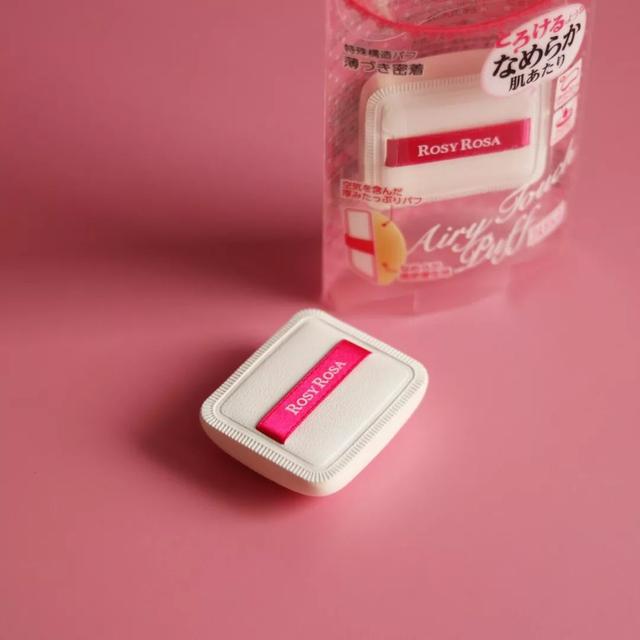 新粉扑的正确使用方法是什么，刚买的粉扑应该怎么用（一只“小小”的海绵粉扑居然有“百种”使用方法）