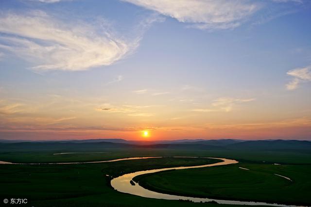 前行的路荆棘和鲜花并存文案，行走在旅途，鲜花和荆棘映衬