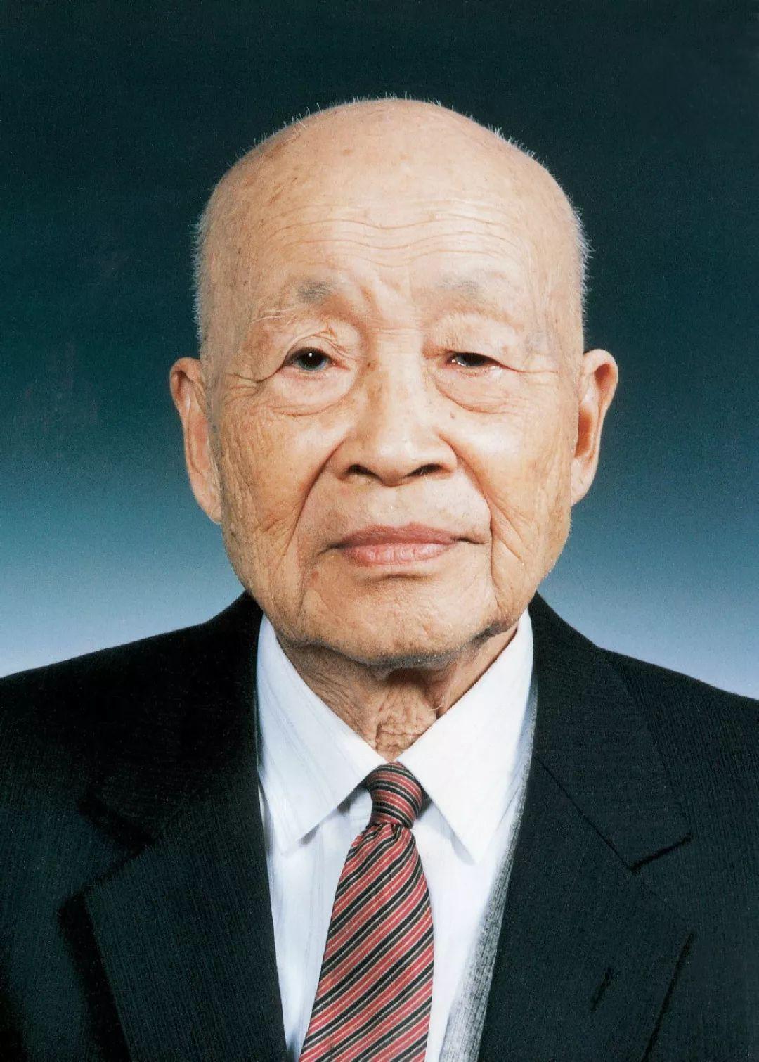 苏步青(1902年9月23日—2003年3月17日),浙江温州平阳人,祖籍福建省