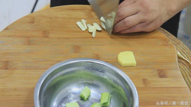 黄瓜炒什么好吃，黄瓜配什么炒好吃（几分钟做一盘有滋有味的家常小炒菜）