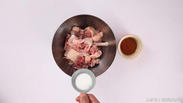 家常红烧鸭翅怎么做好吃，用来下酒或是当成零嘴吃都很是解馋哦