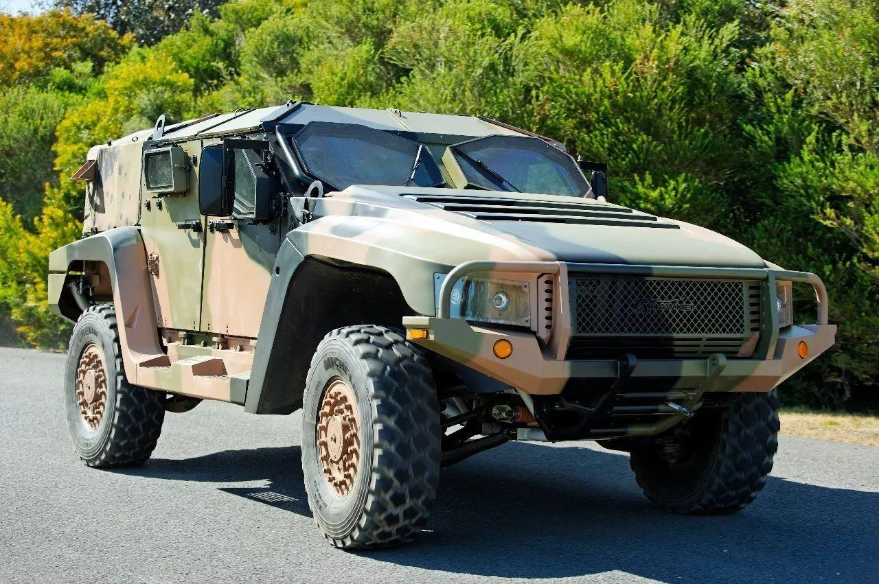 顶级越野车 全球12种最强军用越野车,这才是真正的"硬汉" 第23张