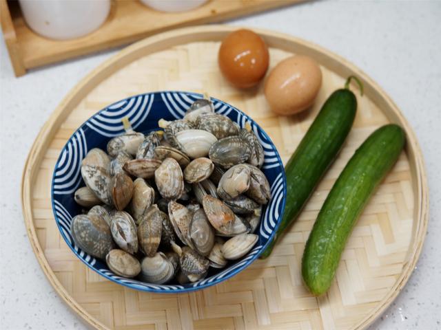 花甲肉怎么炒，炒花甲的做法视频（它和花甲一起炒是绝配）