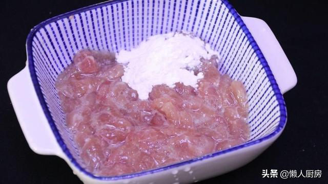 生蚝肉怎么做好吃，不加壳的生蚝怎么吃（这个季节的生蚝肥美）