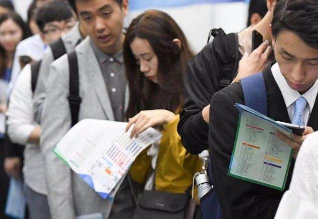 部队文职为什么离职率高，部队文职后悔死了（高薪工作为何留不住人）