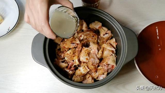 三杯鸡是哪三杯，广式三杯鸡的制作方法（教你做正宗的三杯鸡）