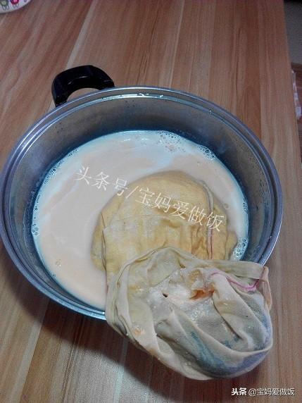 好喝的胡萝卜五谷营养豆浆做法，打豆浆的时候加一根胡萝卜