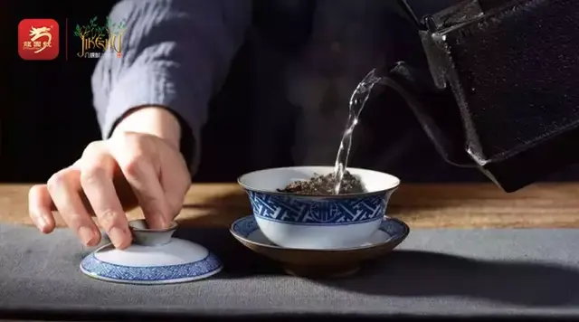 普洱生茶冲泡方法，生普洱茶的冲泡方法和技巧（正确的普洱生茶泡法）