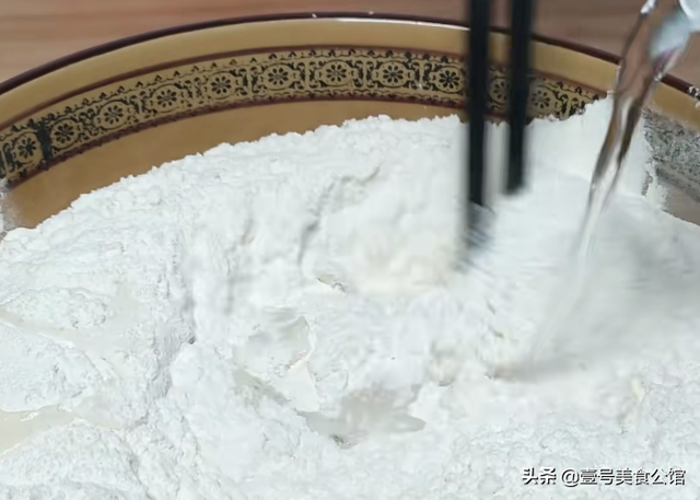 做宽面条简单又好吃的方法，宽宽面条的做法大全家常（居家自制大碗宽面）