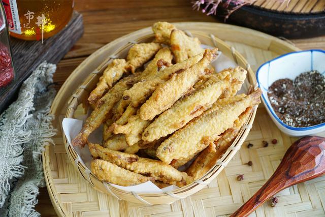 油煎小鱼的做法，油煎小鱼的做法步骤（记住挂糊的方法）