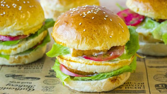 汉堡胚子做法和配方，新手也能轻松出手套膜