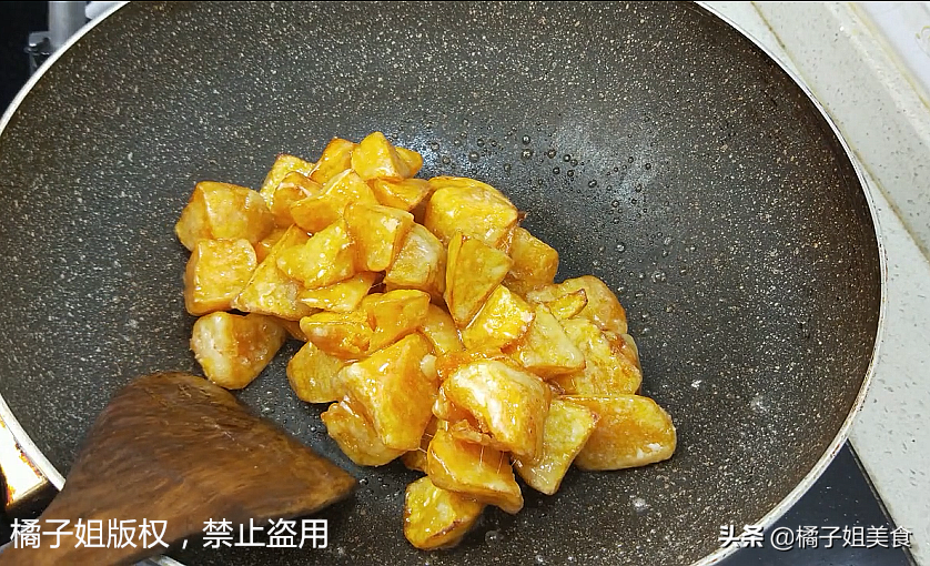 图片[9]-【拔丝红薯】做法步骤图 孩子的最爱 连吃3天也不腻-起舞食谱网