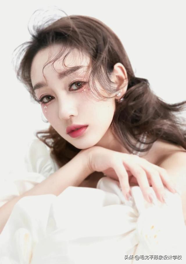 眼妆的技巧，眼影的化妆技巧（眼妆怎么画，干净自然不显脏）