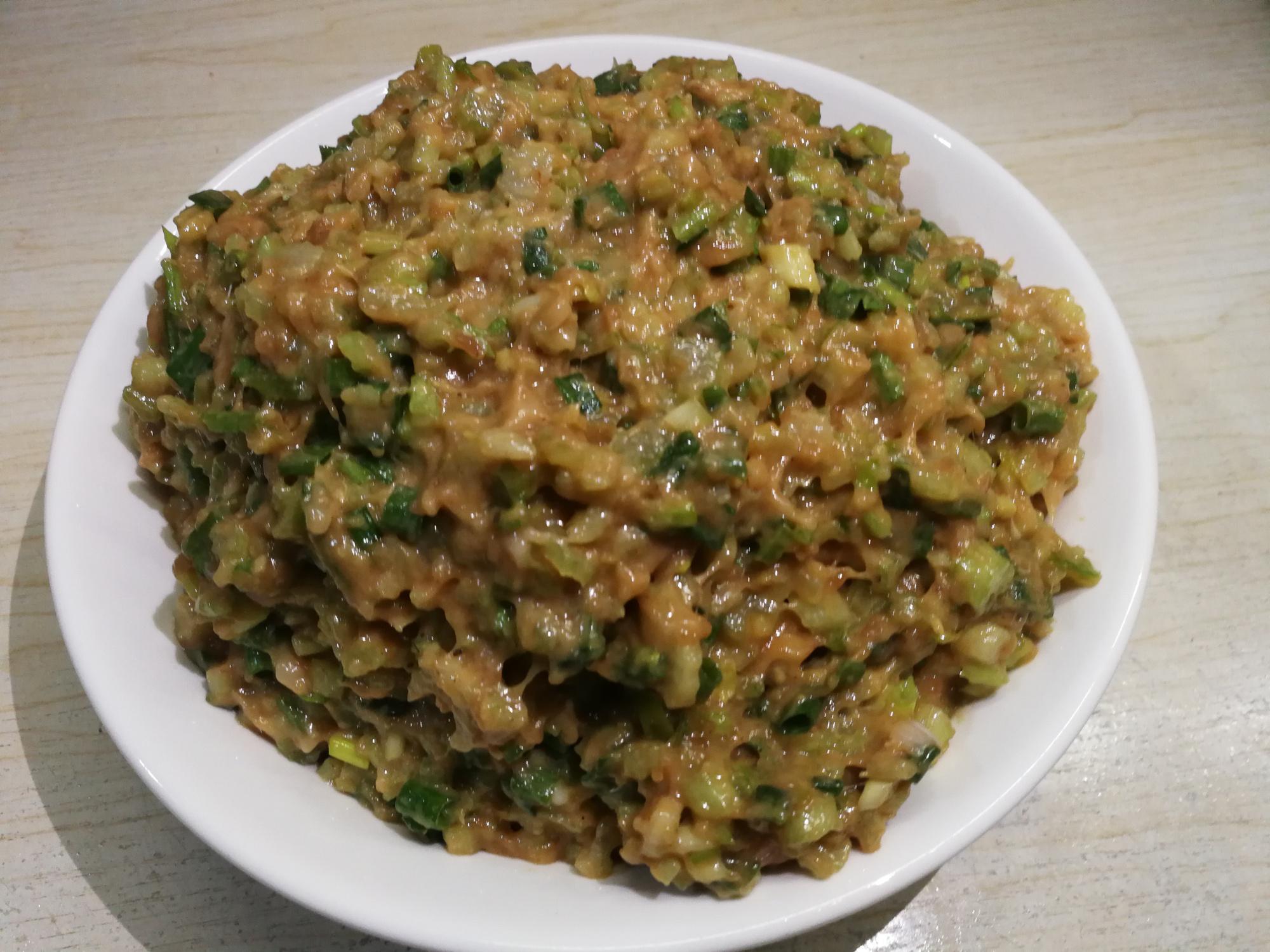 芹菜包饺子用不用焯水怎么做(芹菜包饺子用不用焯水吗)-寅森速头条