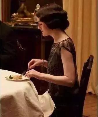 西餐礼仪刀叉用法，最正确的西餐餐具刀叉的用法/西餐刀叉怎么拿（揭秘那些不为人知的西餐刀叉礼仪）