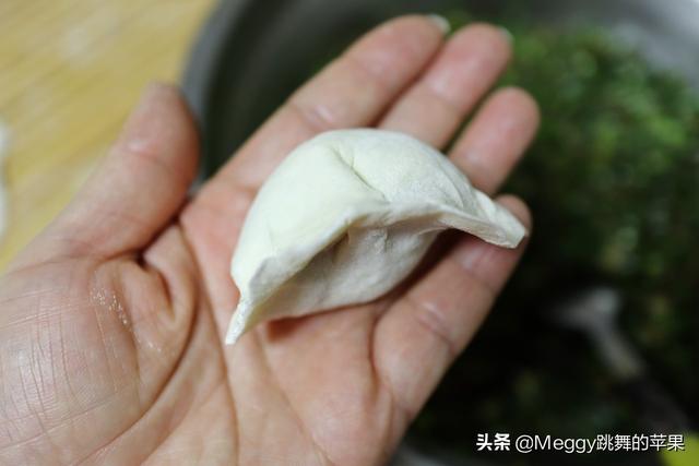 饺子的包法：花边饺子包法，饺子的包法（我家吃饺子一锅俩馅）