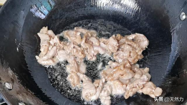 白菜炒肉的做法，家常白菜炒肉的做法（教你家常做法的白菜梗炒肉）