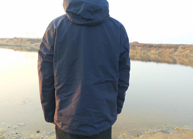 狼爪冲锋衣怎么样，狼爪冲锋衣评测报告（买过千的冲锋衣值吗）