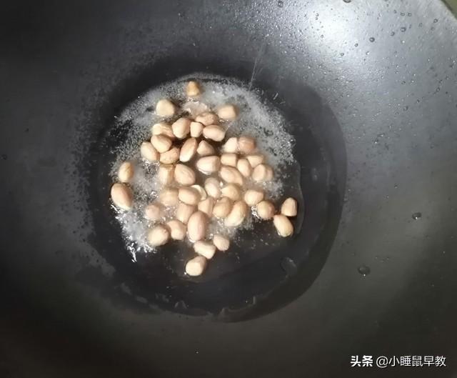 干豆腐丝怎么炒，葱油干豆腐怎么做（家常炒豆腐丝）