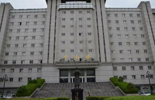 中南财经政法大学首义校区，中南财经政法大学首义校区地下为什么会有雷（藏有15组不为人知的“密码”）