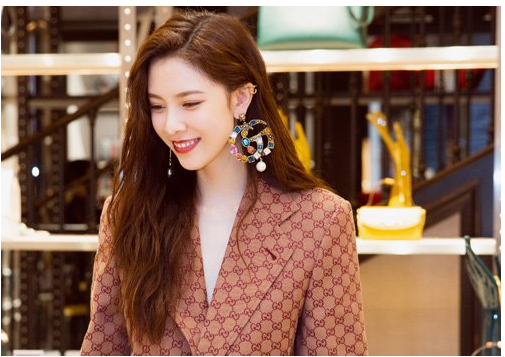 瓜子脸适合什么发型，瓜子脸适合什么发型  瓜子脸适合的发型有哪些（2020年瓜子脸女生最喜欢的仙女烫发型已经上线）