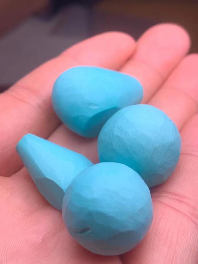 瓷松与绿松石的区别，瓷松和绿松的区别（中国绿松石VS美国绿松石）