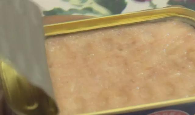 午餐肉罐头怎么倒出来,梅林午餐肉怎么倒出来(独门秘籍一般人我不告诉他) 午餐肉罐头怎么倒出来,梅林午餐肉怎么倒出来(独门秘籍一般人我不告诉他)