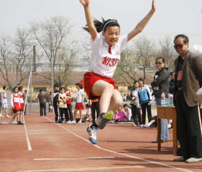 运动会加油稿50字，运动会加油稿50字集合（一份来自小学生的春季田径运动会广播加油稿大全）