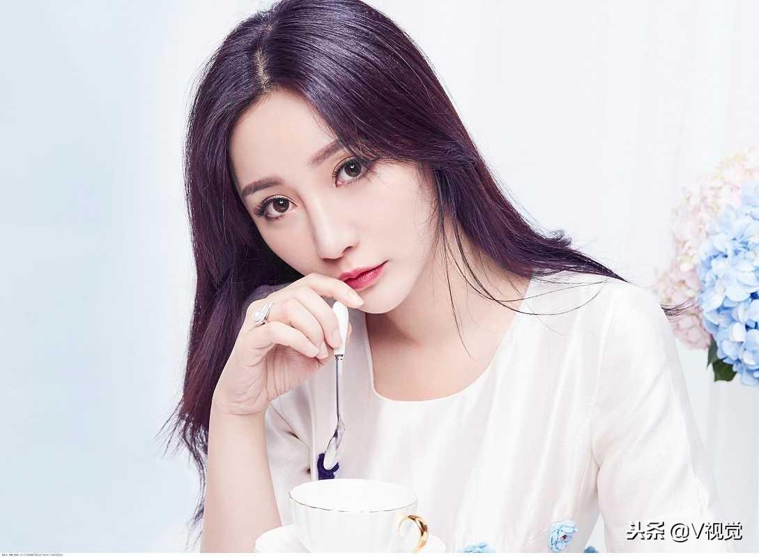 高圆圆，王彤，张凯丽，柳岩，李丽虹等主演《咱们结婚吧》