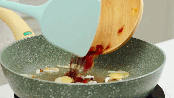 掌中宝是鸡的哪个部位图解，掌中宝是鸡的哪个部位（鸡身上的“黄金部位”）