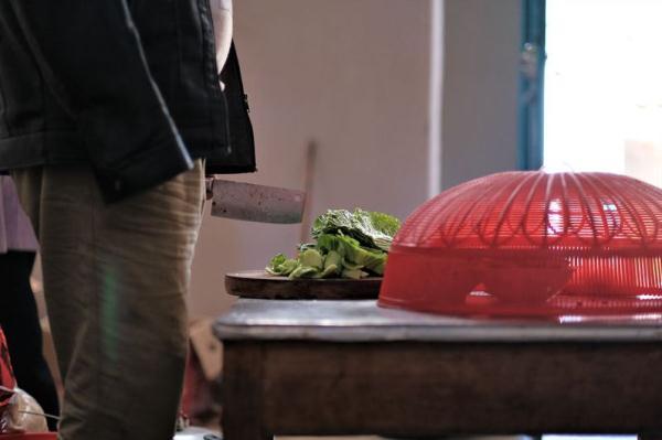 梦见在河里洗衣服是什么意思，梦见在河里洗衣服预示什么（昆明这对只有“一只手一双脚”夫妇的故事让人肃然起敬）