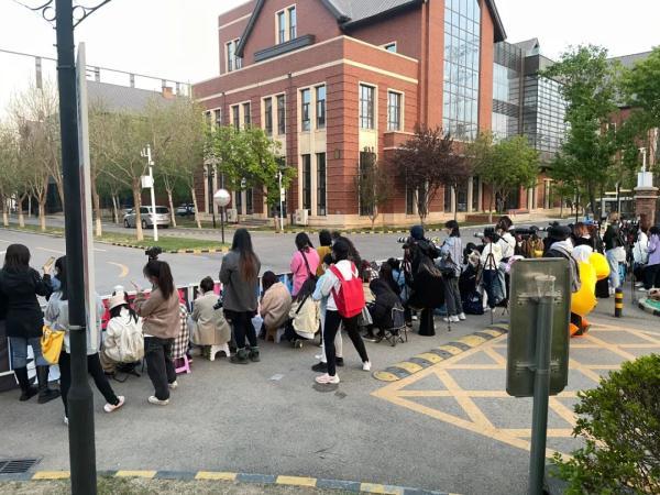 后援团是什么意思，追星，这件疯狂的小事