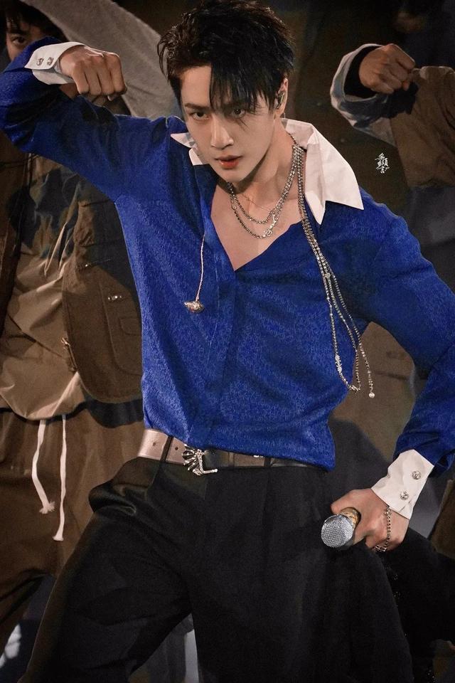 爱豆 黄明昊 若芽色终会铺成海.，微信头像，爱豆 黄明昊 若芽色终会铺成海.（请爱豆们住在舞台上）