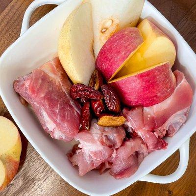 猪骨汤的功效与作用与禁忌，猪大骨汤的功效与禁忌（雪梨苹果猪骨汤五分钟就能上桌的美食）