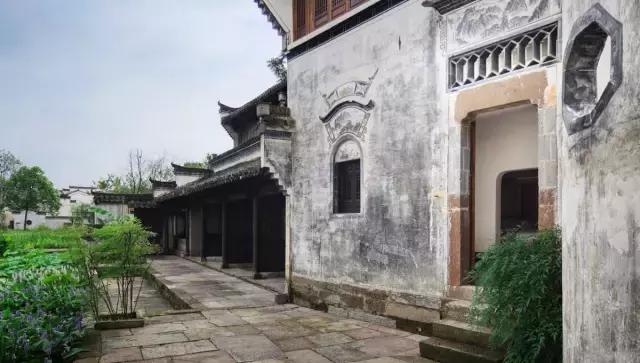 黄山哪里泡温泉好，黄山哪里泡温泉好些（选择这10家最美的酒店准没错）