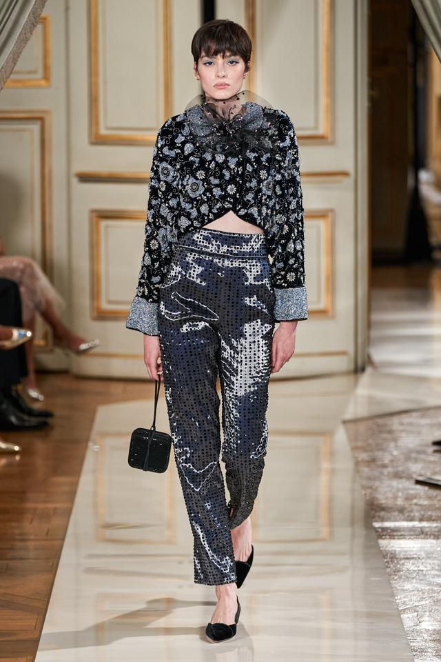 阿玛尼衣服什么档次，阿玛尼服饰什么档次（Privé2021秋季高定女装）