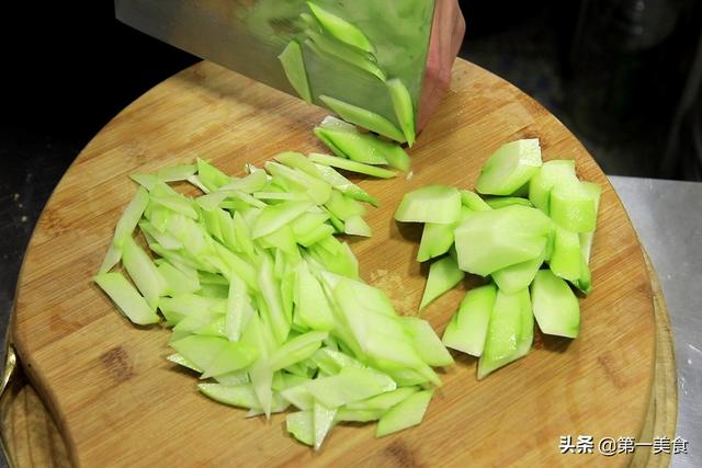佛手瓜怎么吃，佛手瓜怎么做好吃的功效与作用（含铁量是黄瓜12倍）