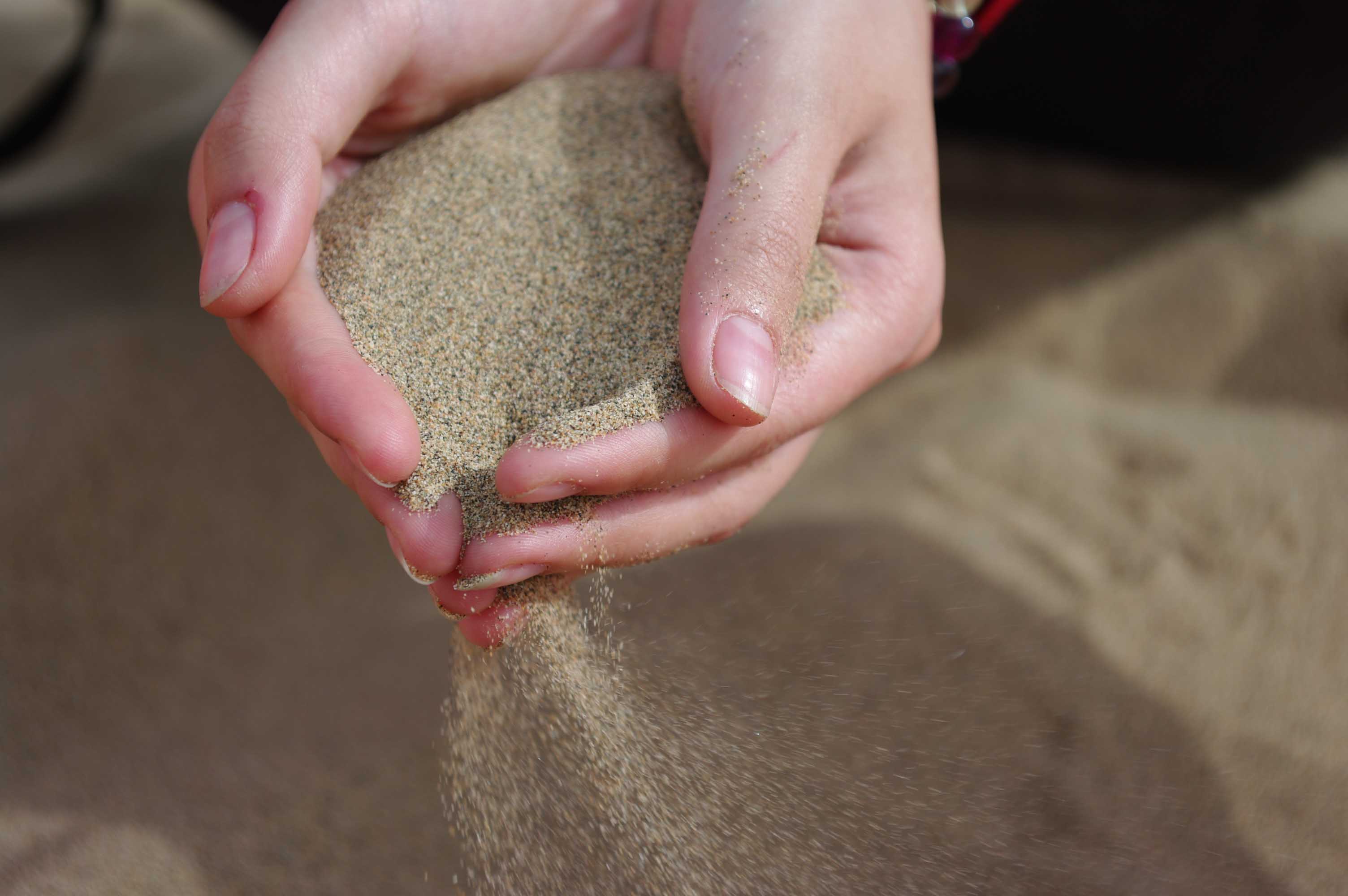 流沙是怎么形成的200字(沙漠里的流沙是怎么形成的)-寅森速头条