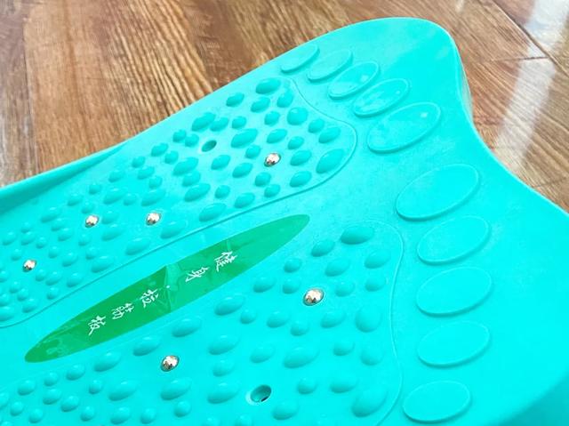 拉筋板使用方法，拉筋板使用方法图（低至16元的平价运动好物）