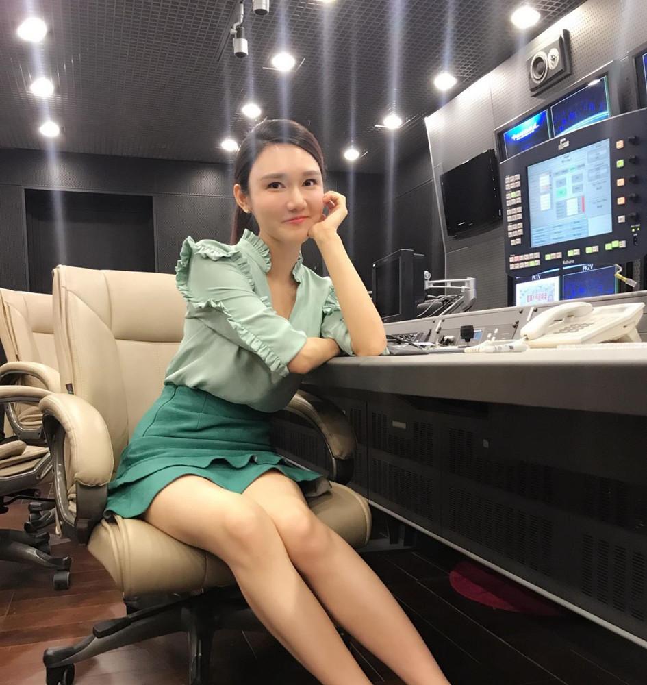 龙洋个人资料 "小董卿"龙洋:春晚最年轻主持人,集美貌与才华于一身的