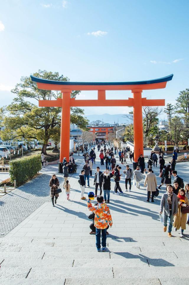 日本鸟居有多可怕，日本鸟居最多的地方（千本鸟居，日本的标志性建筑）
