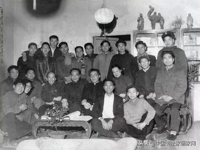 白边消除液怎么用，白边消除液如何使用（“润泽无声”戴泽艺术展即将在中国美术馆开幕）